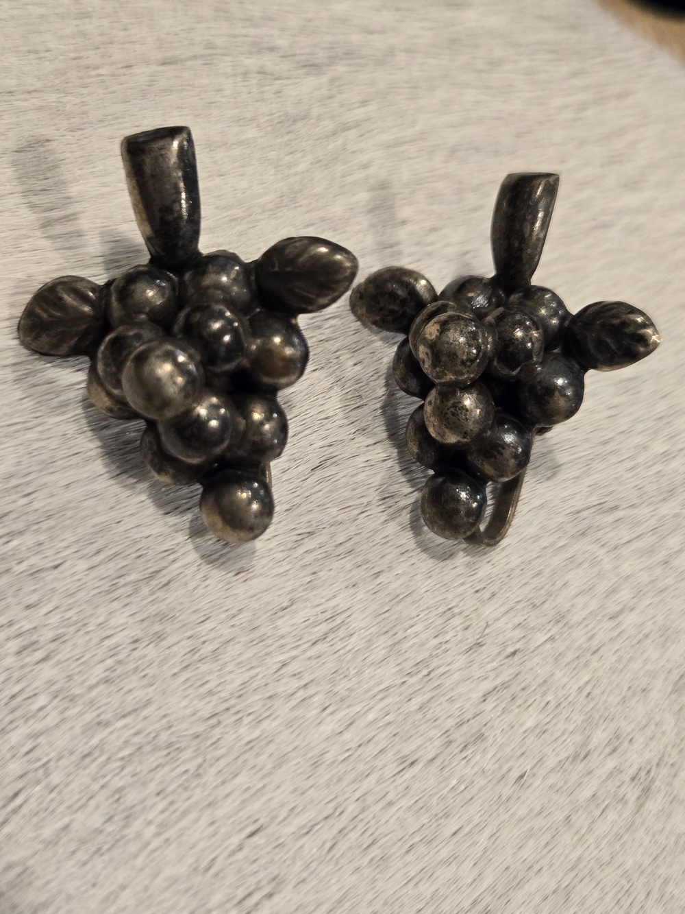 Sterling Silver Mexico Grape Cluster Screw Back - Oxidized Silver Finish